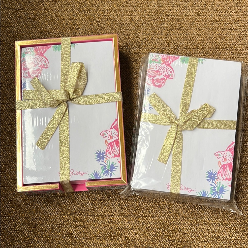 NWT, Lilly Pulitzer, GWP Note Set with tray and 2 pads! Print: Tiki Pink Gypsea